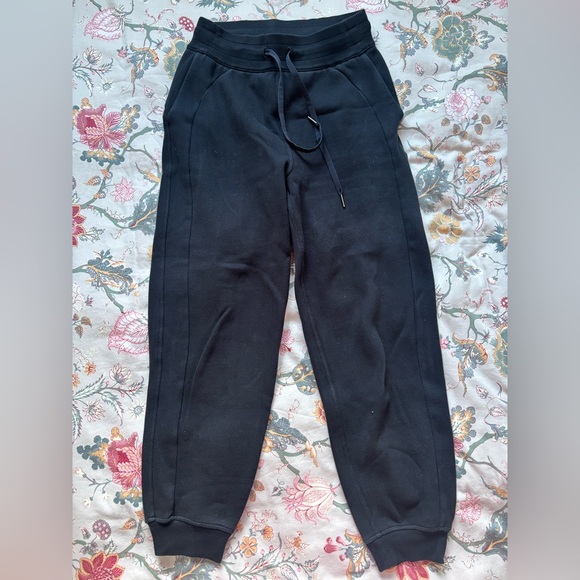 Lululemon scuba relaxed jogger size 4 - Picture 1 of 2